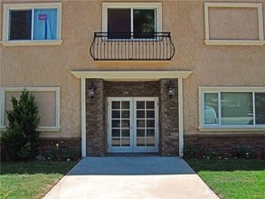 Building Photo - 17330 Chatsworth St