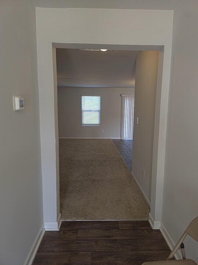Building Photo - 129 Maple Tree Ln