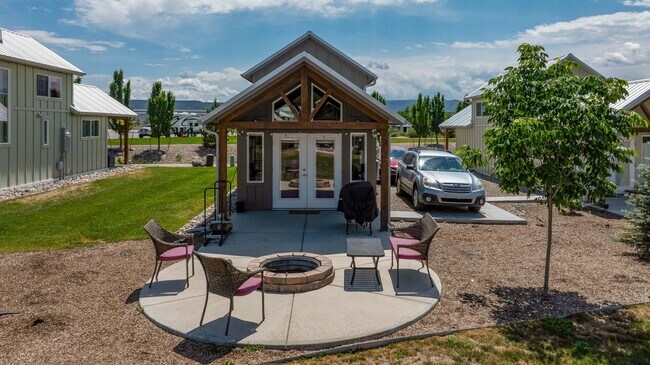Foto del edificio - Two Bedroom One Bath Tiny Home in Silt