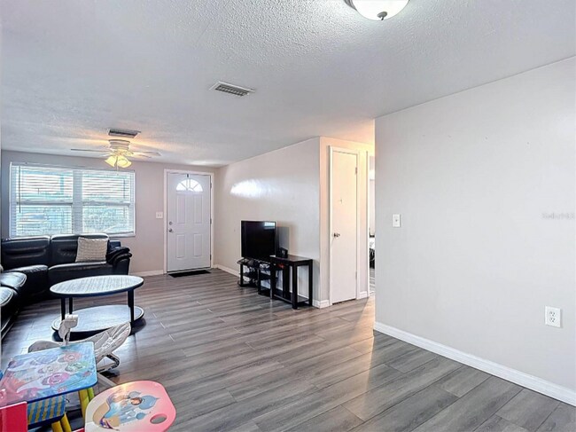 Foto del edificio - 5533 Riddle Rd
