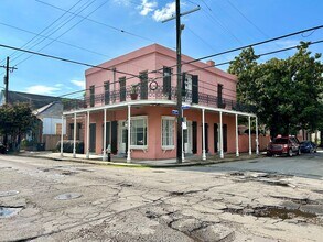 Building Photo - 802 Spain St
