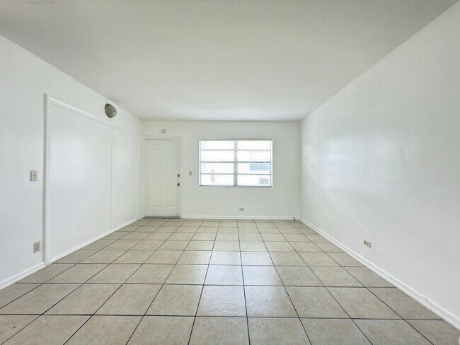 Foto del edificio - 1172 W 34th St