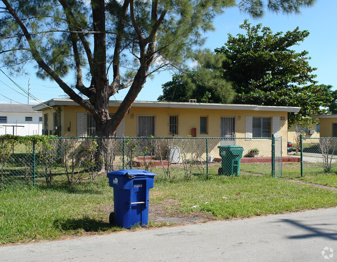 Building Photo - 9395-9401 NW 8th Ave