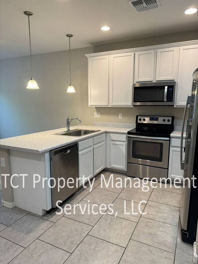 Foto del edificio - Updated and Low-Maintenance Townhome in Mesa!