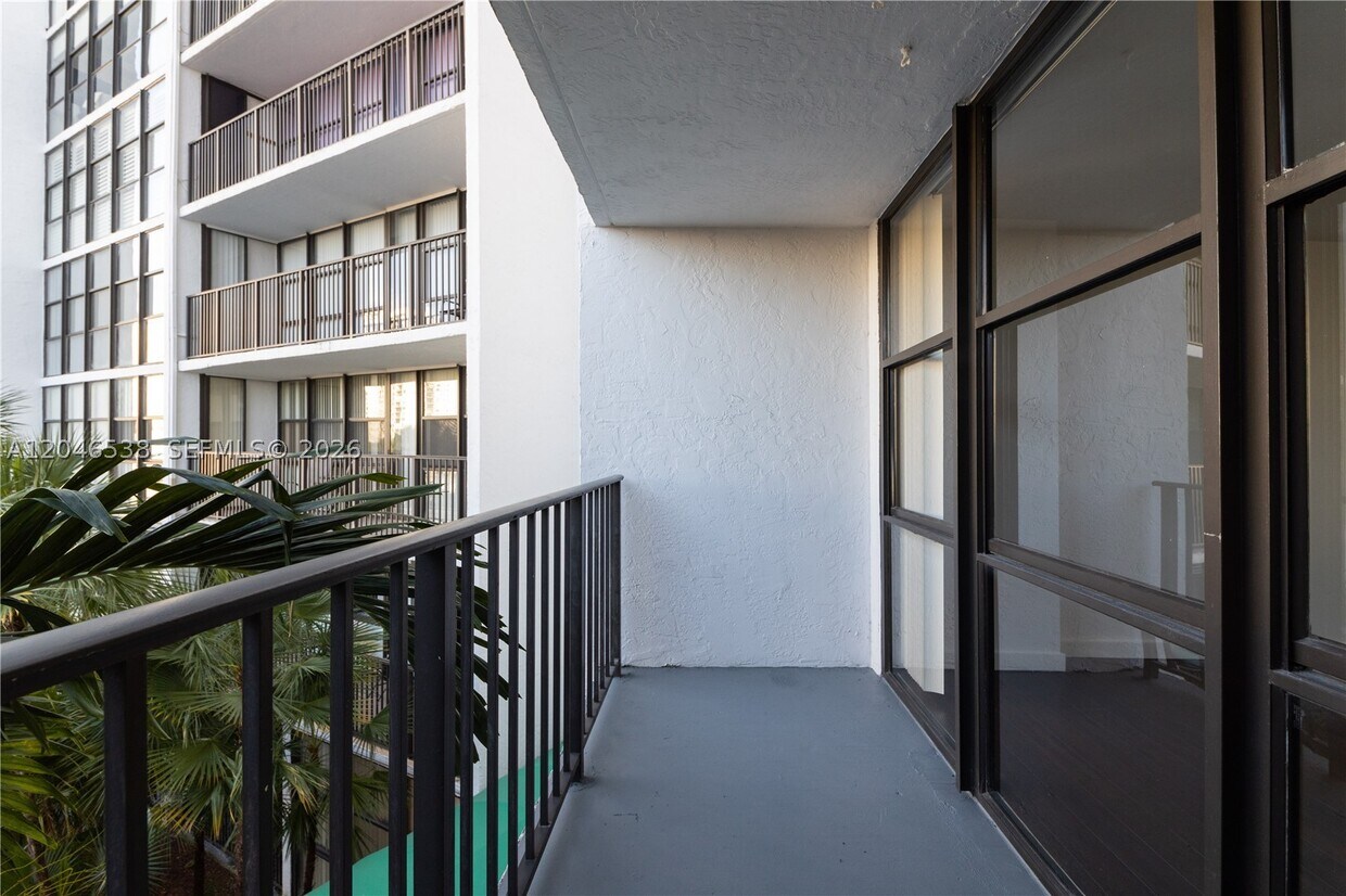 Foto del edificio - 1000 Parkview Dr