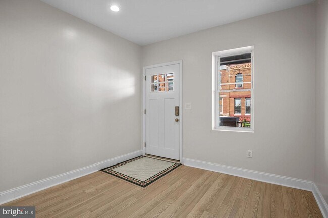 Building Photo - 1529 N 28th St