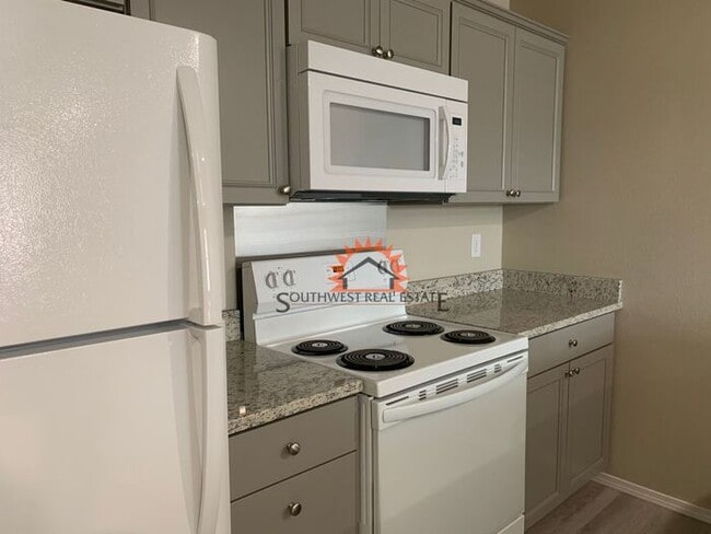 Building Photo - Brand new apartment.