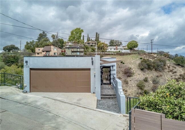 Building Photo - 756 Quail Dr