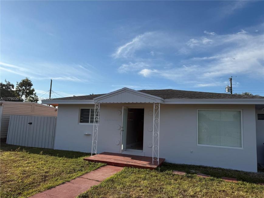 Foto principal - 2 bedroom in Hollywood FL 33023