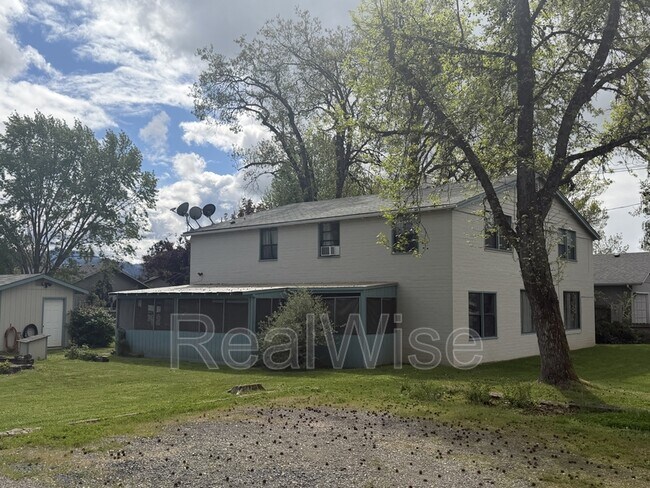 Building Photo - 1628 Leonard Rd
