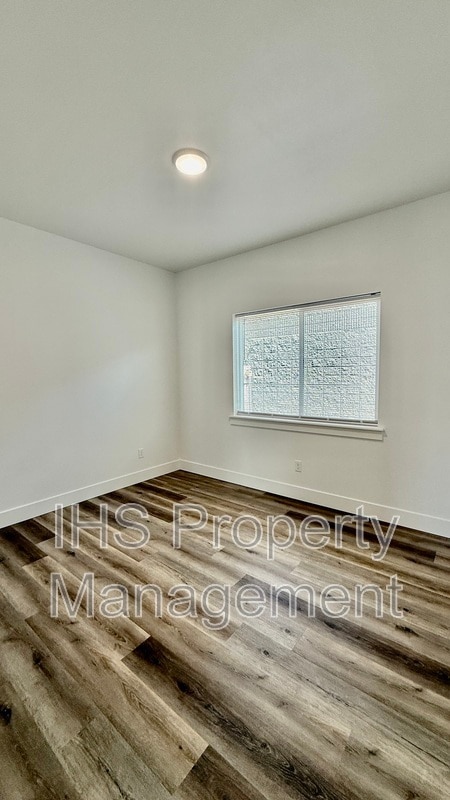 Building Photo - 3917 W Van Giesen St
