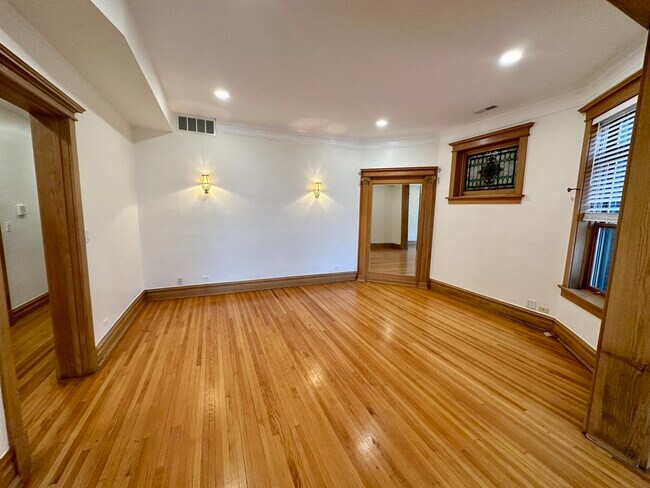 Foto del edificio - 5719 N Kenmore Ave