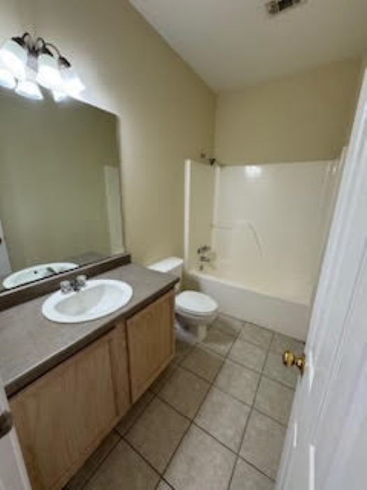 Guest bath downstairs - 98170 Golf Club Dr
