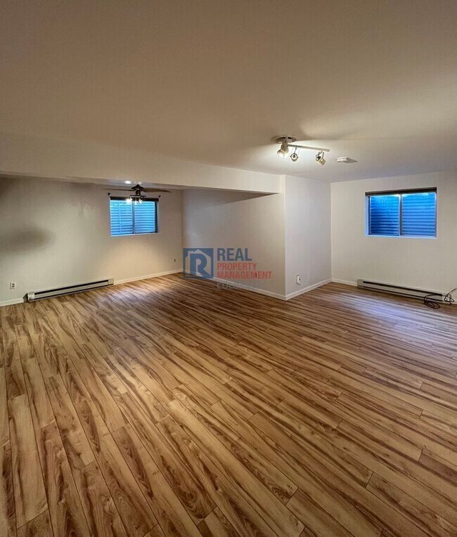 Building Photo - 1345 Village Park Ct