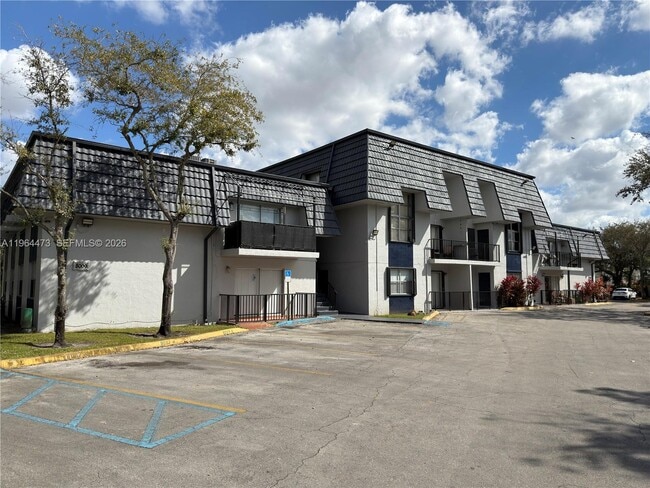 Foto del edificio - 8009 W 6th Ave