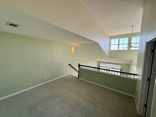 Foto del edificio - 850 E Main St