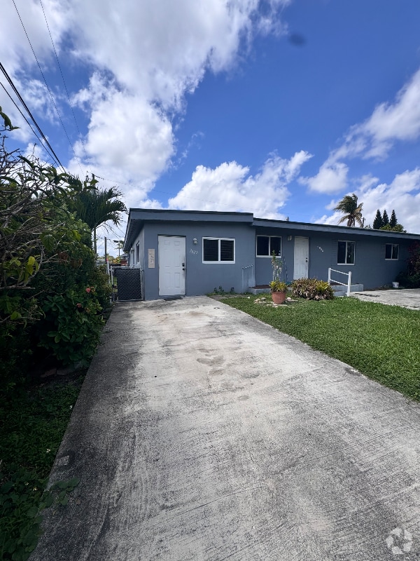 Building Photo - 7625 SW 21st Terrace