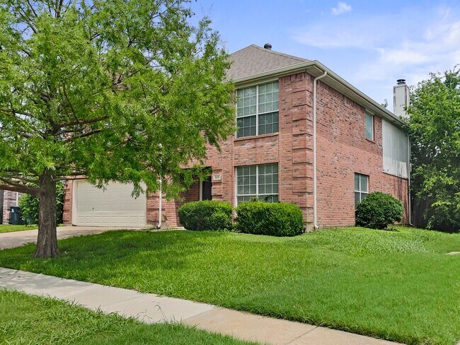 Foto del edificio - Wonderful two story with a huge yard!