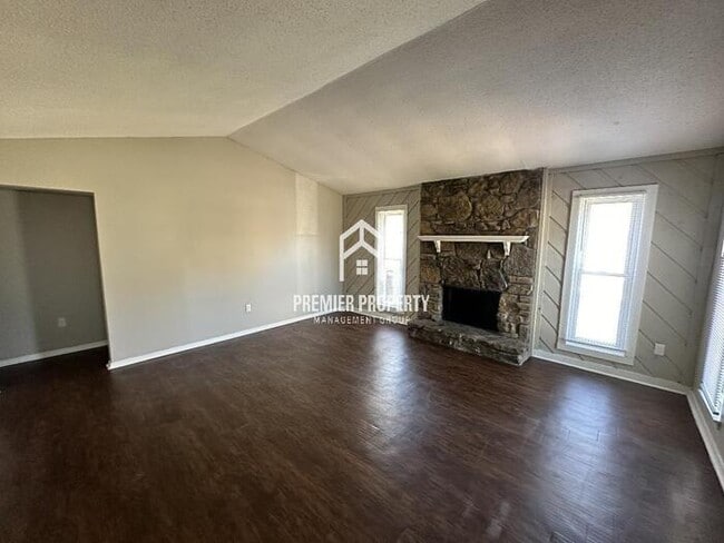Building Photo - 6401 Golden Park Dr