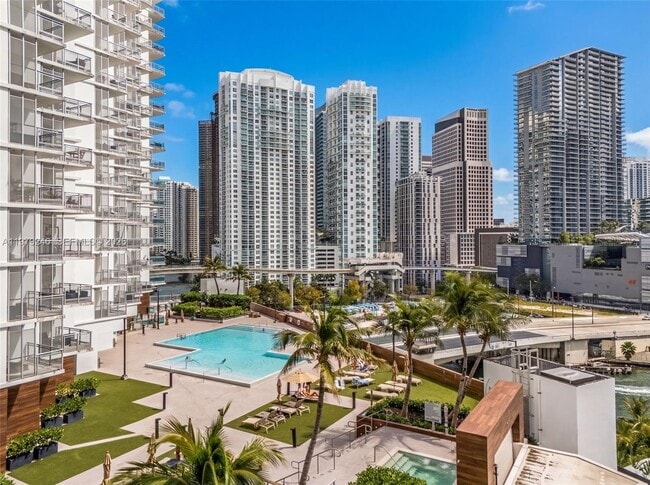 Building Photo - 350 S Miami Ave