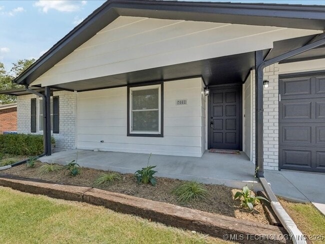 Building Photo - 3001 S Ash Ct