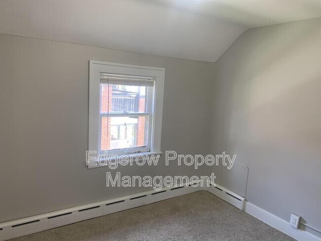 Building Photo - 1320 Quarry Ave NW