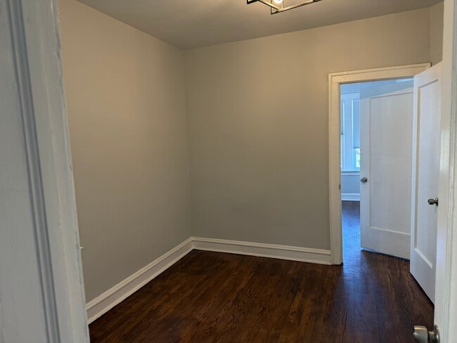 Photo - 8017 S Eberhart Ave (Chicago, IL) Apartment