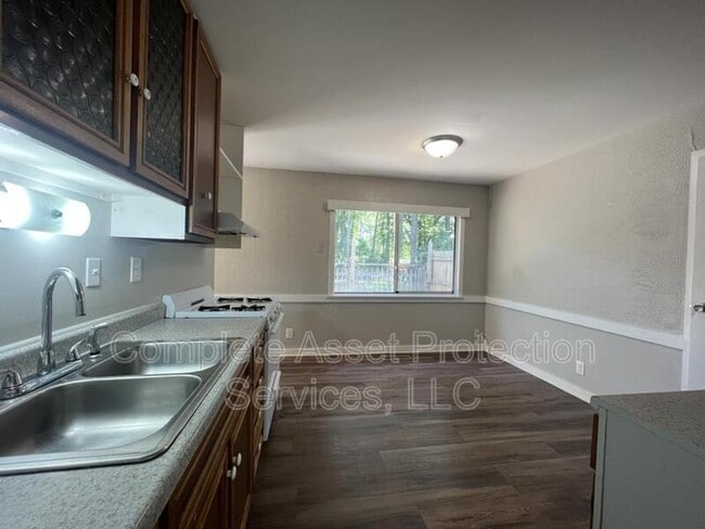 Building Photo - 904 Tall Timber Dr