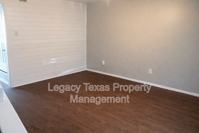 Foto del edificio - 1409 Courtney Pl