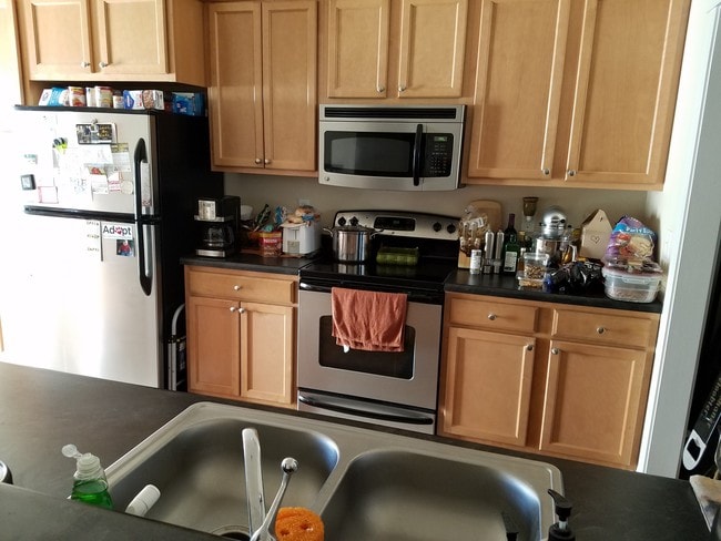 Stainless Steel Appliances - 1834 Chelsea Ct