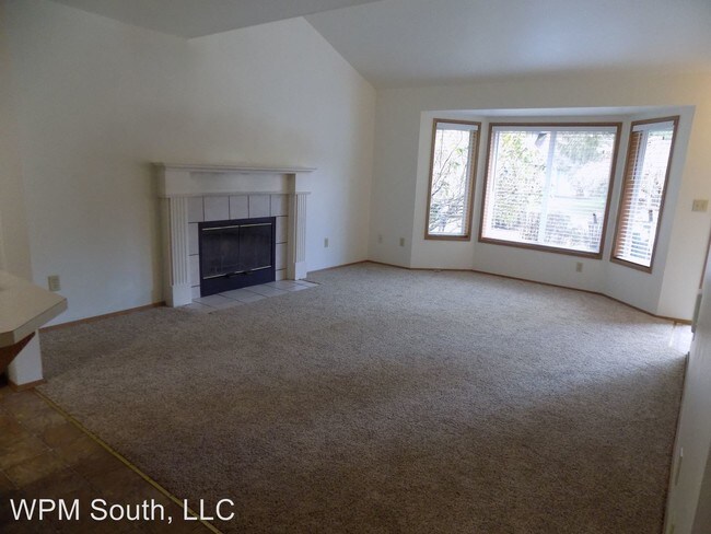 Building Photo - 5820-5822 186th Ave Ct E