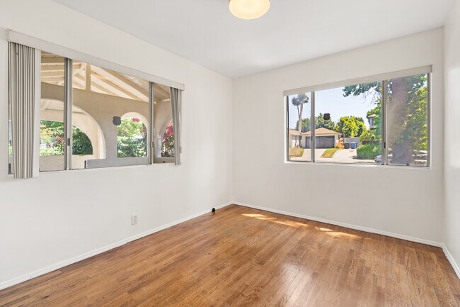 Foto del edificio - 327 N Avon St