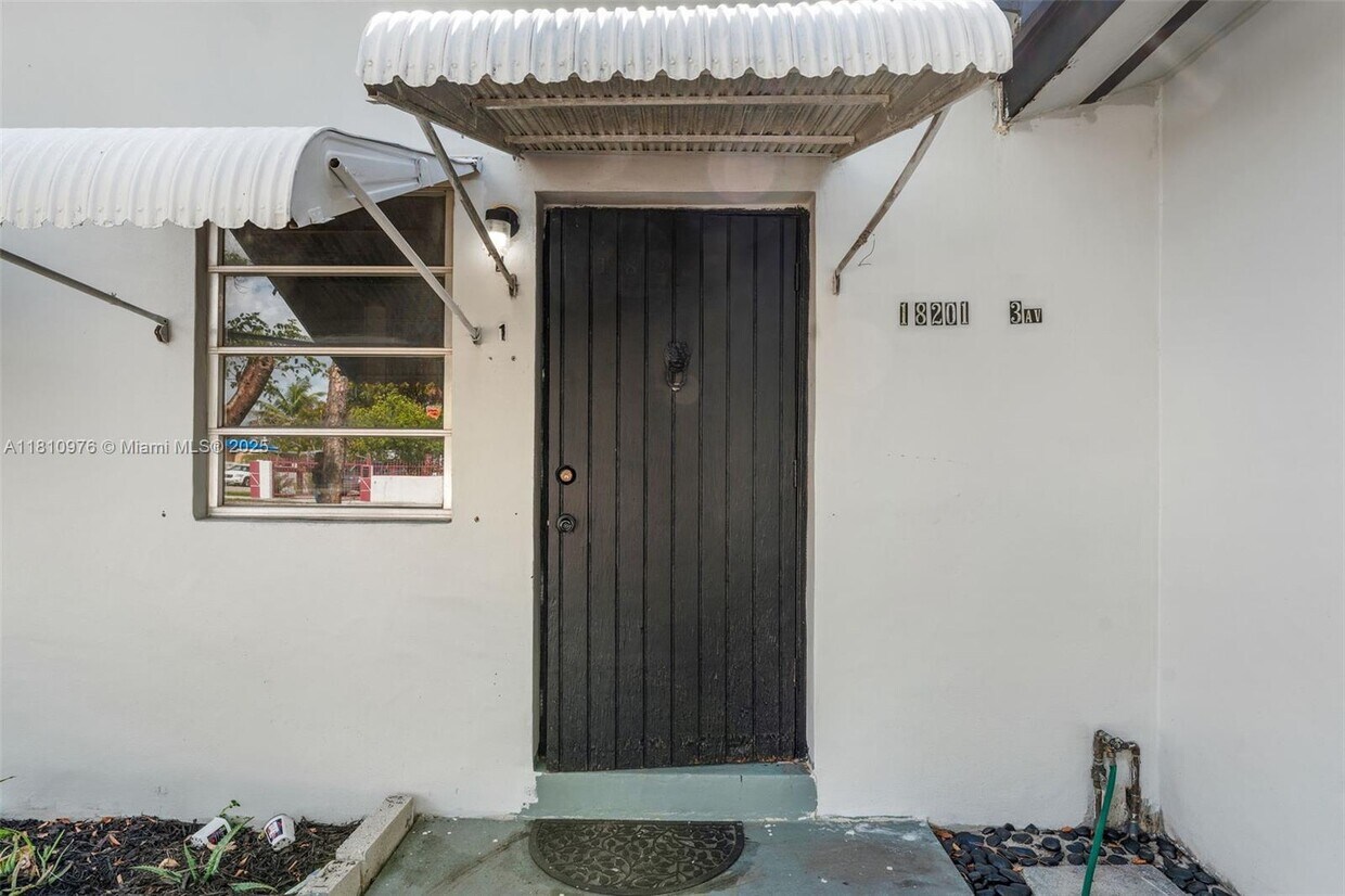 Foto principal - 18201 NW 3rd Ave
