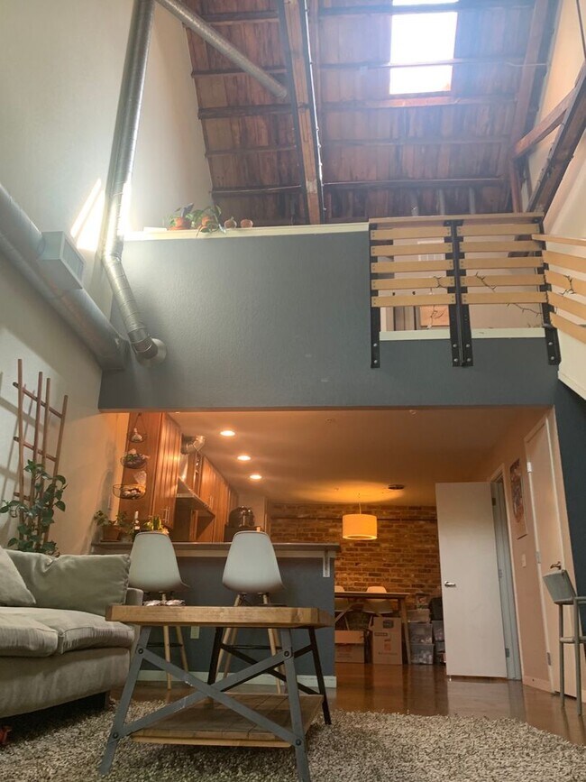 Building Photo - Amazing Condo Just Steps Away From It All!