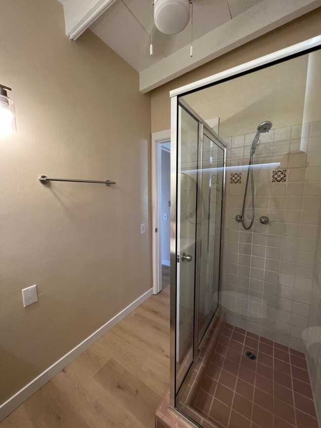 Foto del edificio - Long Term, Newly Renovated, Unfurnished w ...