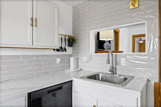 Foto del edificio - 1418 Kingshill Dr