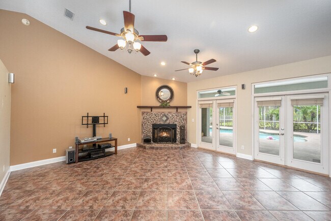 Foto del edificio - 5000 Fawn Lake Blvd