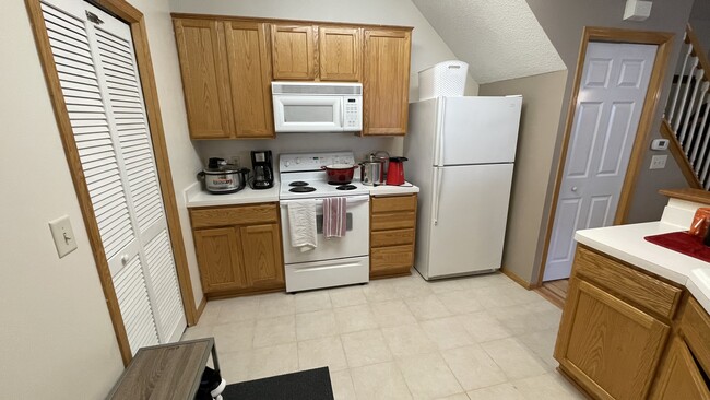 Building Photo - 2031 Chicory Way