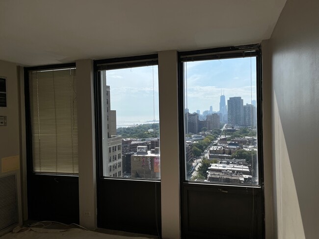 Building Photo - 444 W Fullerton Pky