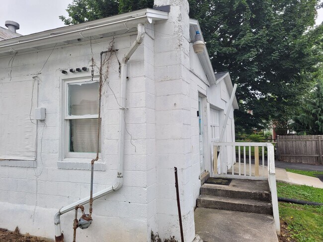 Foto del edificio - 103 Schoolhouse Rd