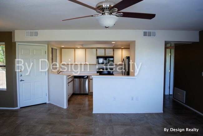 Building Photo - Gated Catalina Foothills 2 Bed 2 Bath Condo