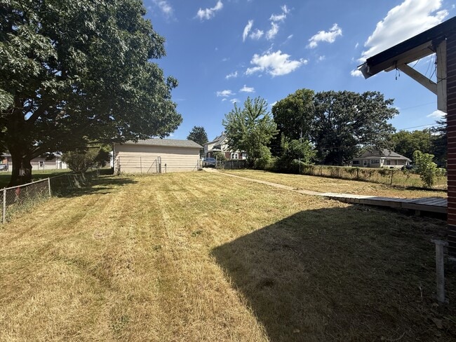 Building Photo - 2319 SW 9th St