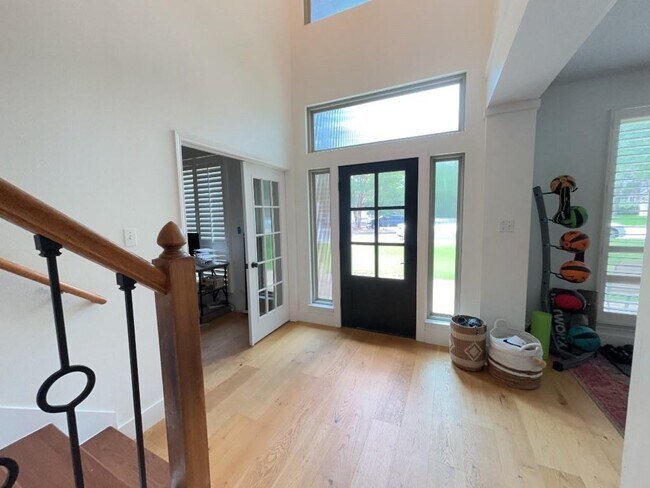 Building Photo - 905 Sweetwater Cove