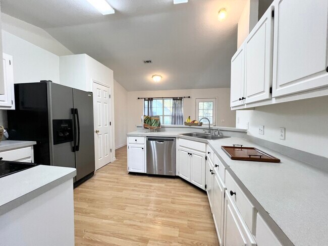 Building Photo - 2822 Tamiami Trail