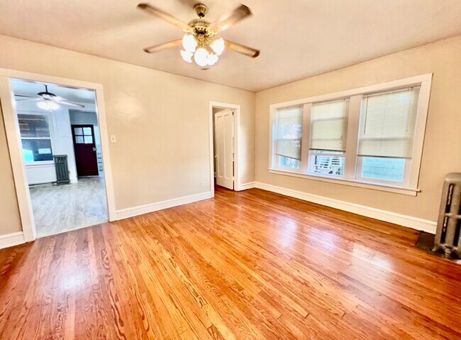 Building Photo - 4134 N Francisco Ave