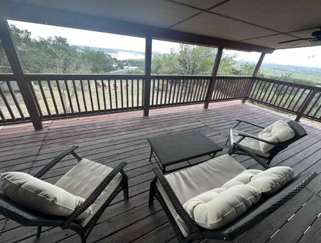 Foto del edificio - 8607 Howe Mountain Dr