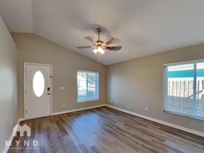 Foto del edificio - 9591 Lupine Ave