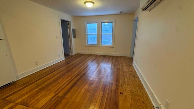 Building Photo - 16 Clifford St