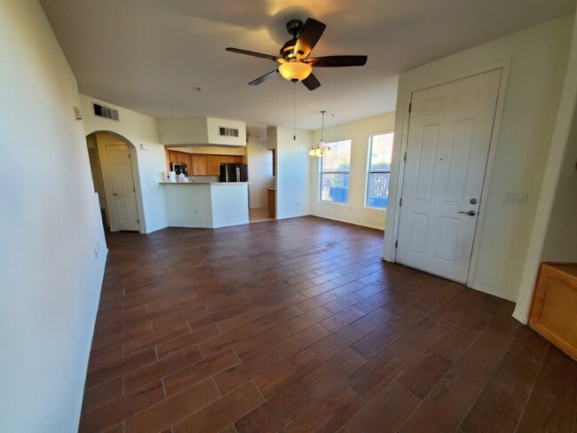 Building Photo - 3975 N Hualapai Way