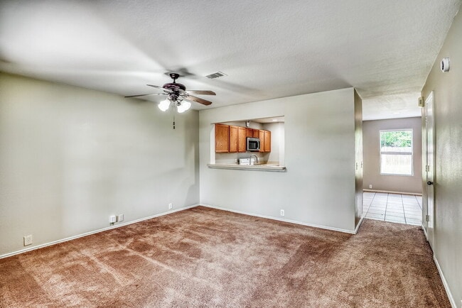 Building Photo - 914 Eagles Glide Dr